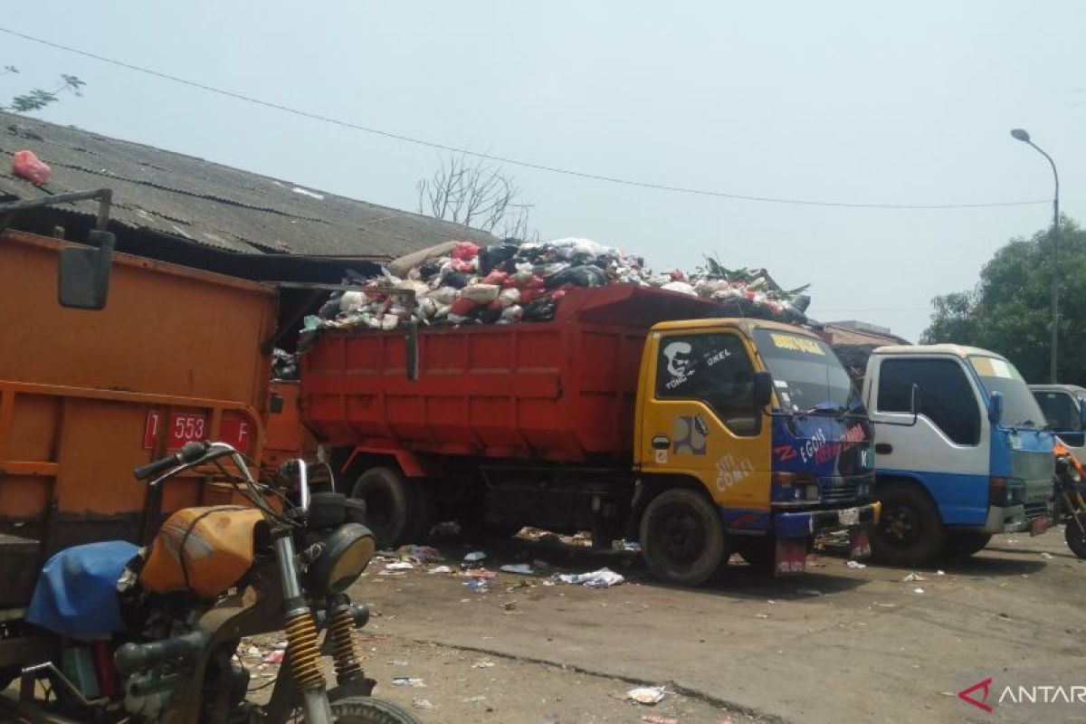 Bupati Karawang: Penanganan pengelolaan sampah kini jadi fokus pemkab