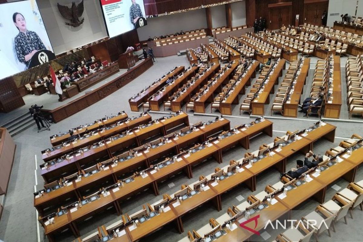 Puan sebut 196 anggota DPR izin tak hadir paripurna jelang pemilu