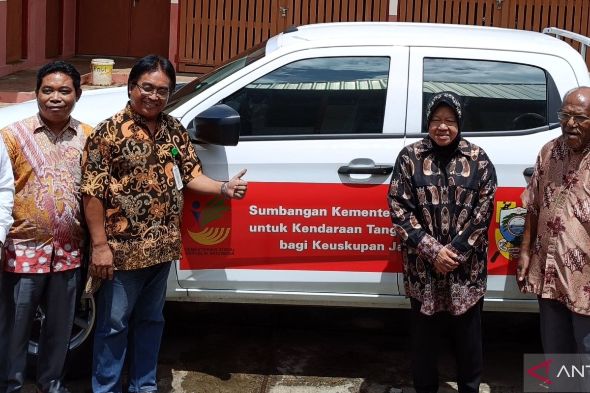 Mensos serahkan bantuan kendaraan bagi Keuskupan Jayapura