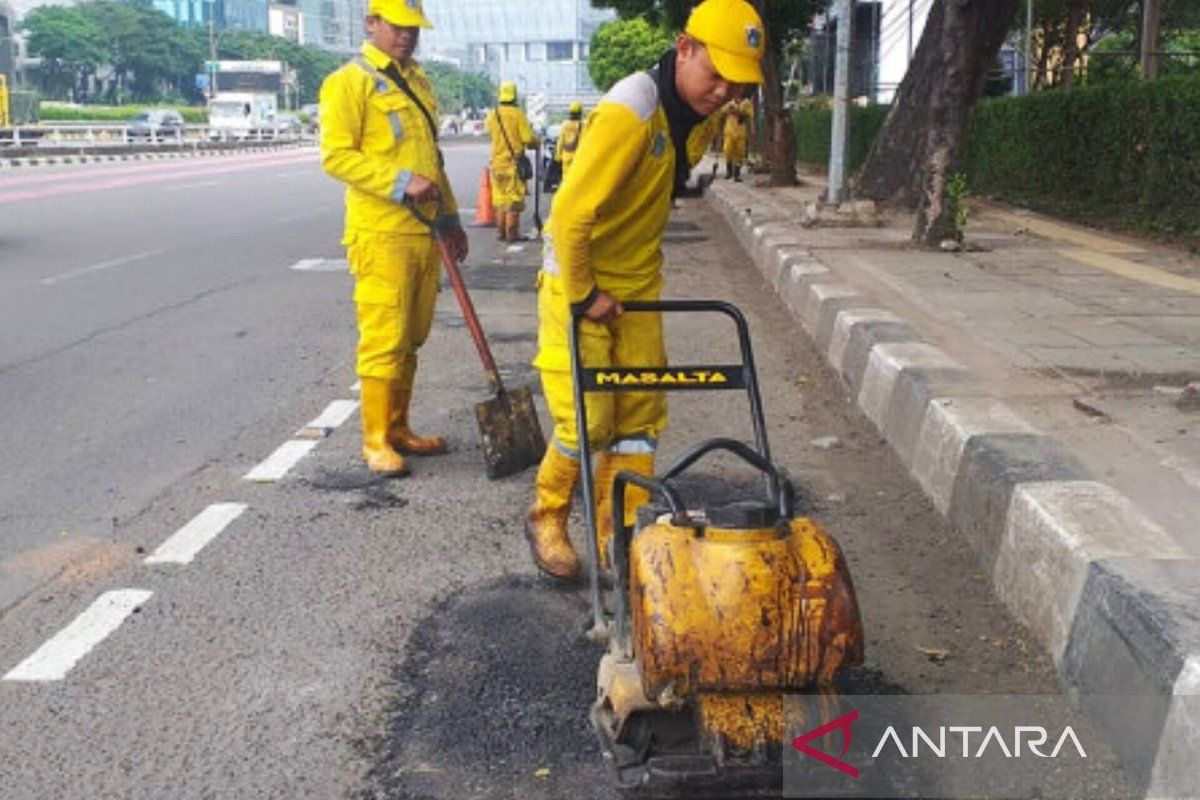 Dinas Binamarga DKI perbaiki 5.328 titik lubang jalan selama hujan