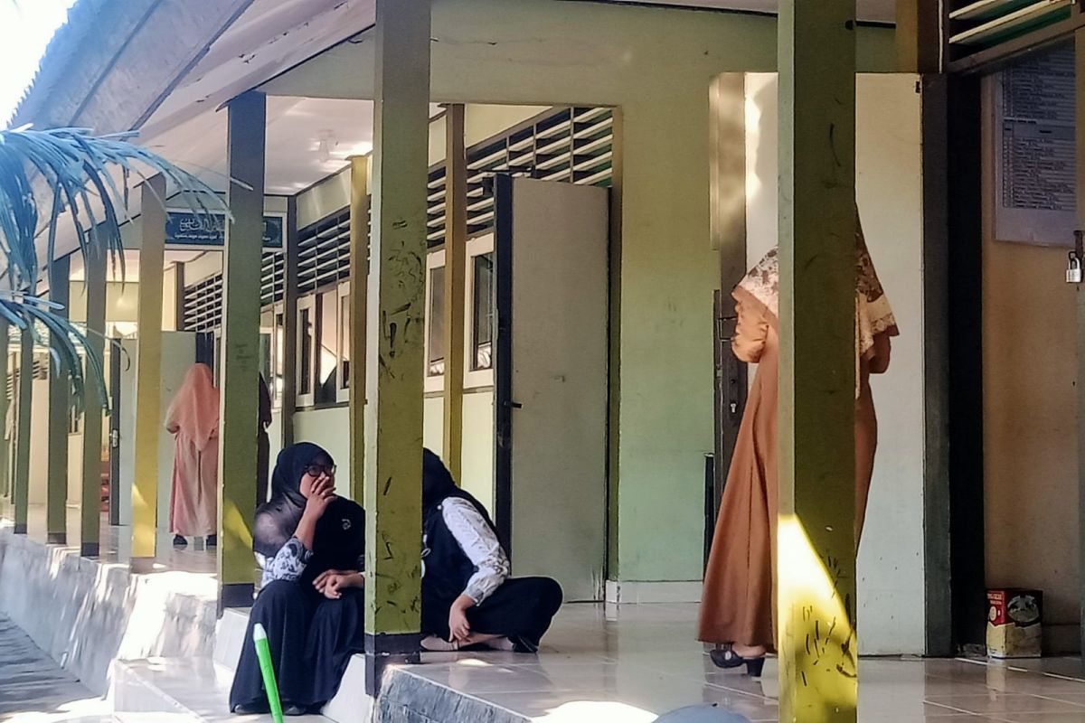 Diduga ada korupsi dana sekolah, Sejumlah siswa SMA 1 Keruak Lombok Timur mogok belajar