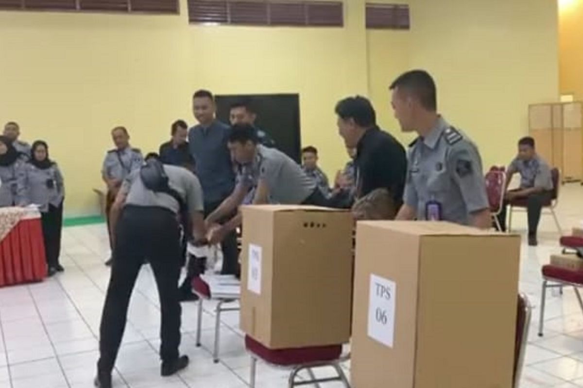 Lapas Surabaya simulasi pemilu petugas kpps