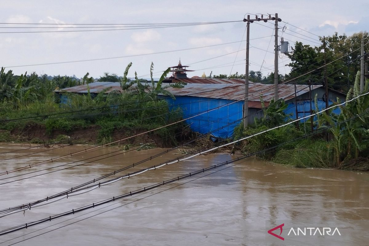 Tanggul sungai di Grobogan jebol di empat titik