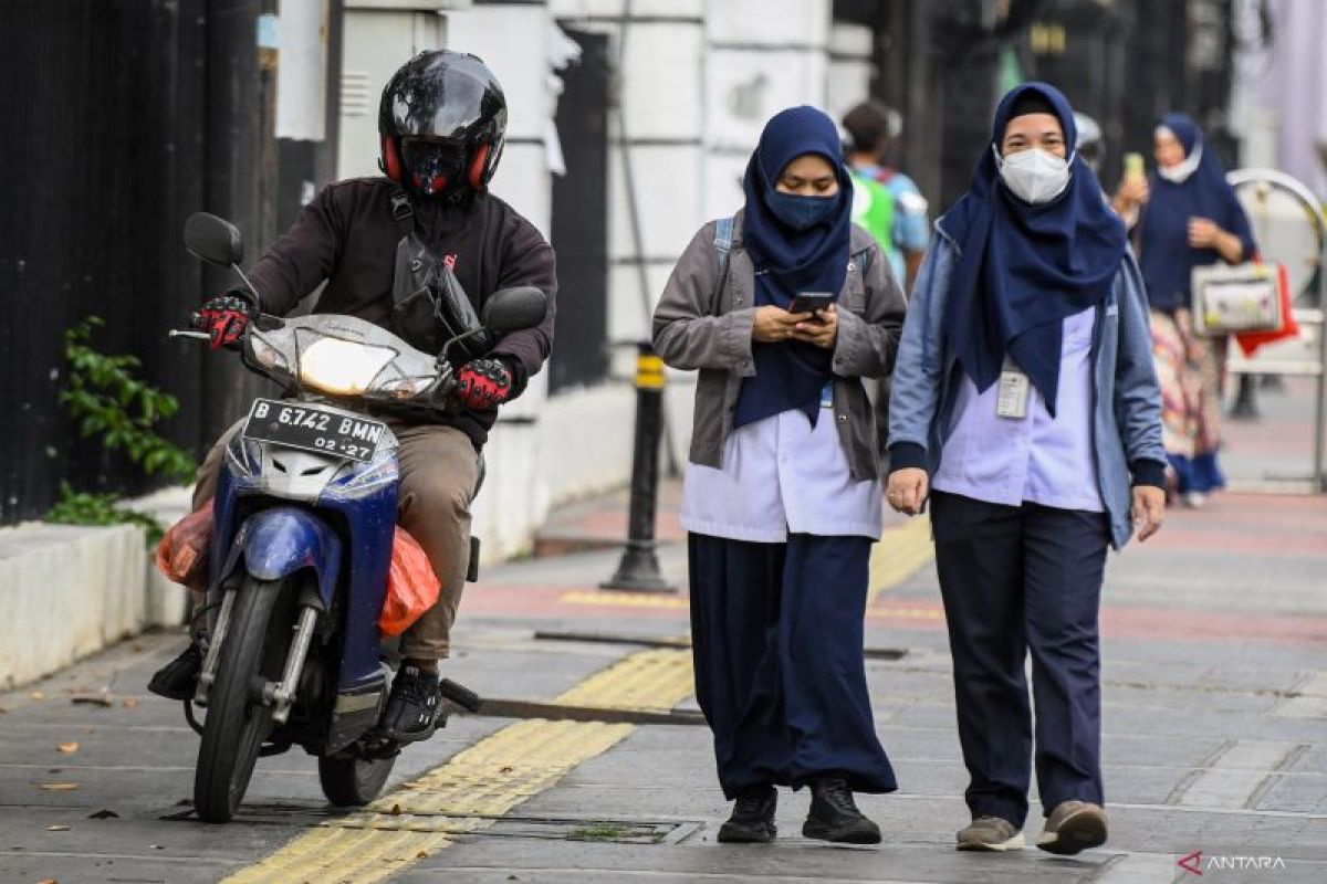 Jakarta hopes more people walk, use public transportation