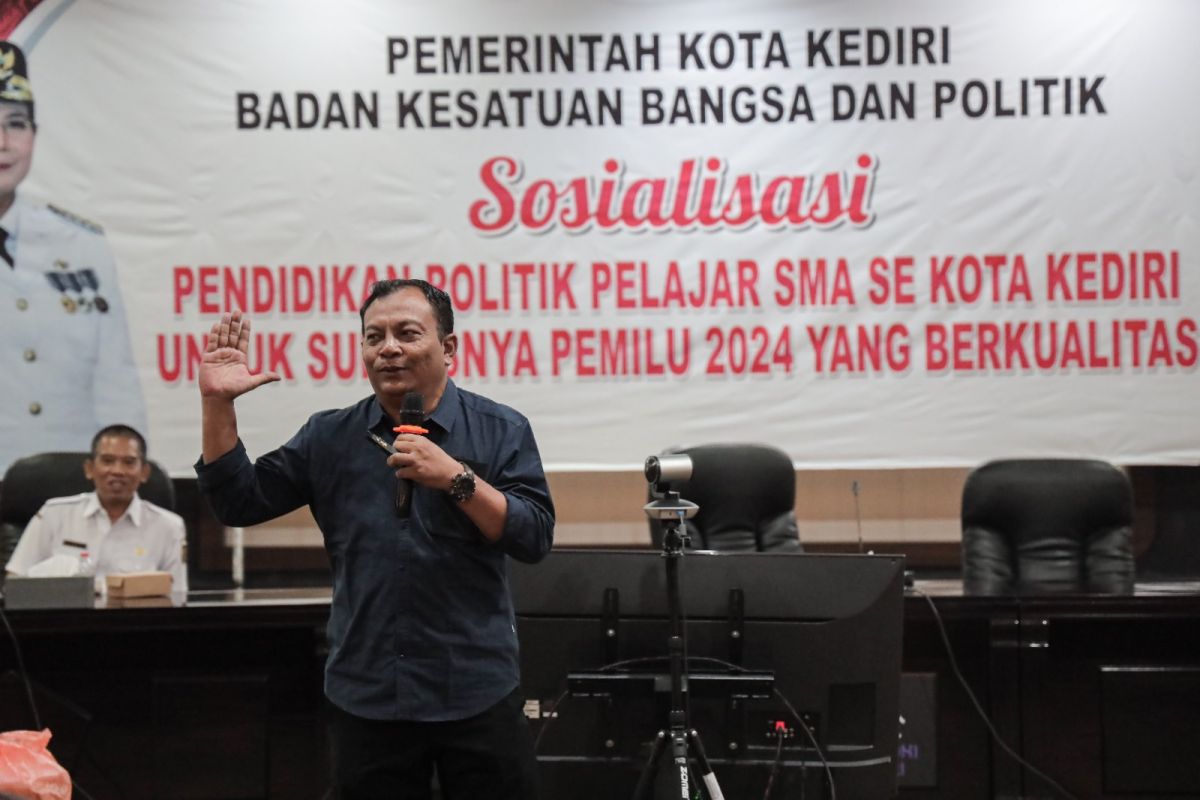 Pemkot Kediri sosialisasi pendidikan politik ke pelajar SMA