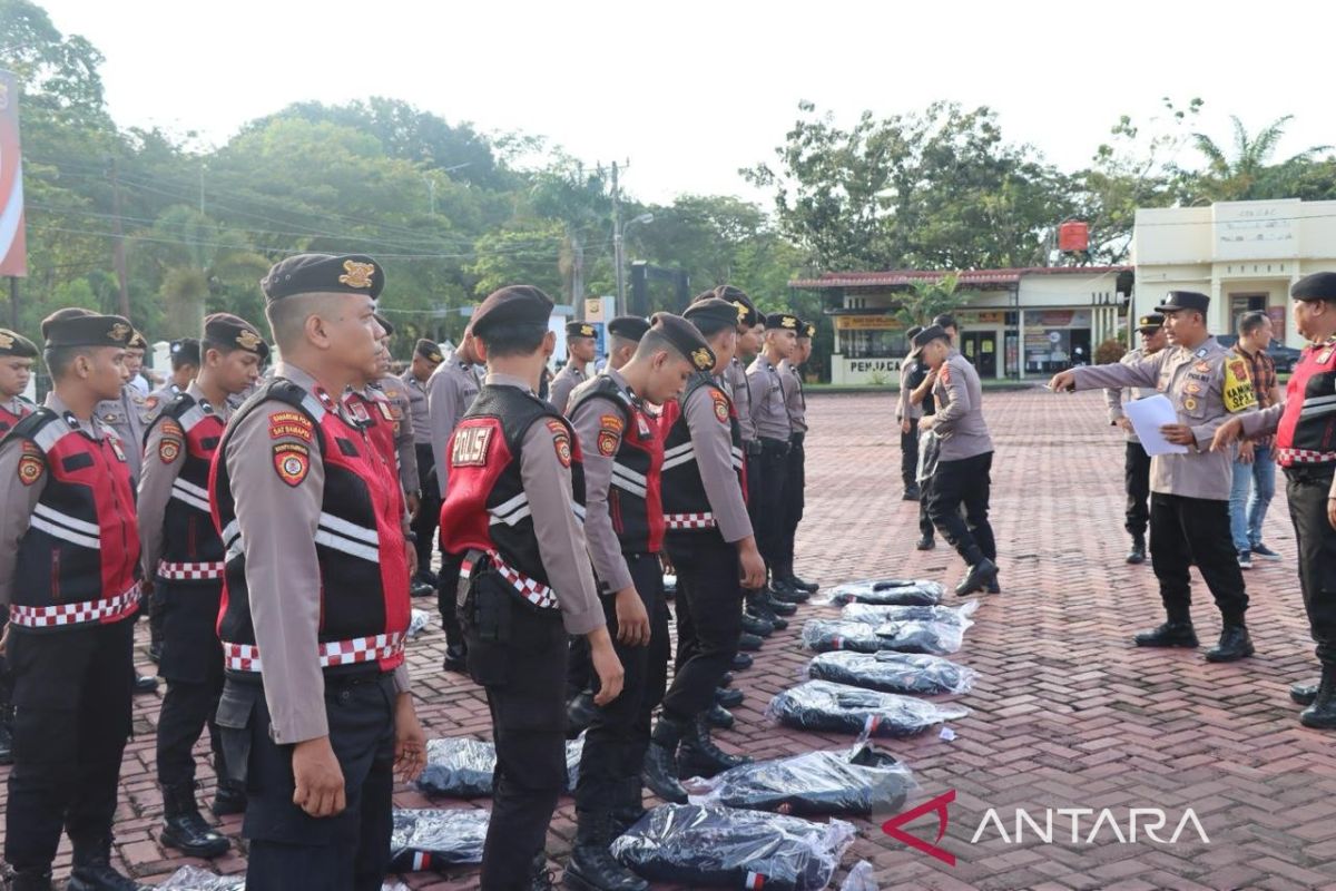 212 personel Polres Nagan Raya terima perlengkapan tugas Pemilu