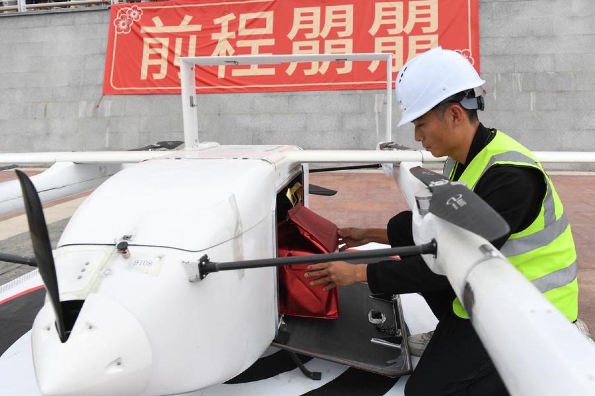 Rute pengiriman seafood via drone beroperasi di Shenzhen, China