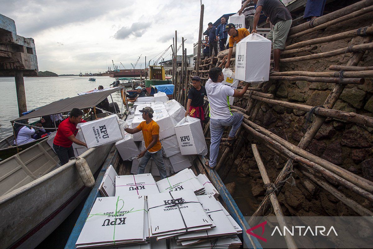 Distribusi Logistik Pemilu Di Pulau Pulau Terluar Batam Antara News