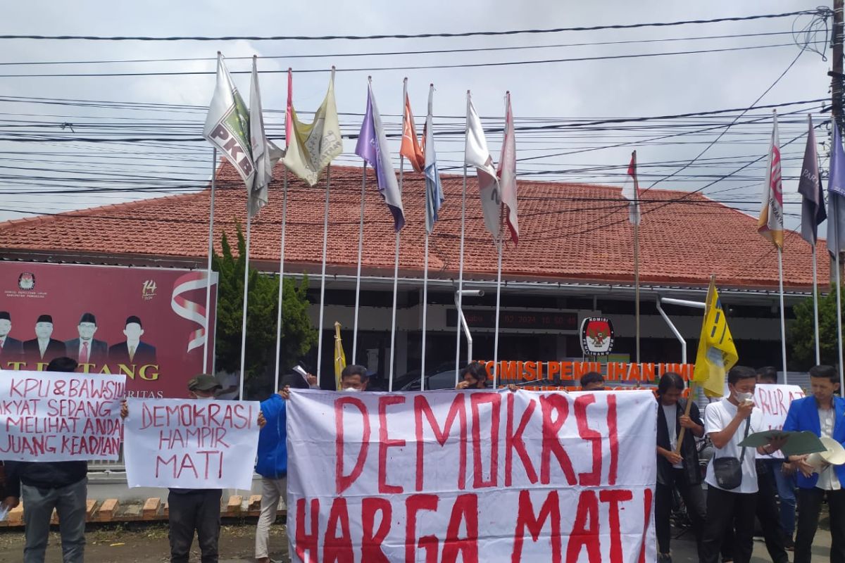 PMII Ponorogo demo tuntut pemilu jurdil