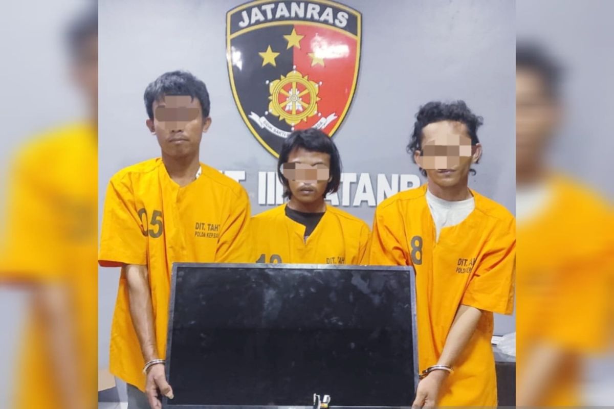 Tim Jatanras Polda Babel ringkus tiga pelaku pencurian di sebuah rumah di Kelurahan Air Mawar