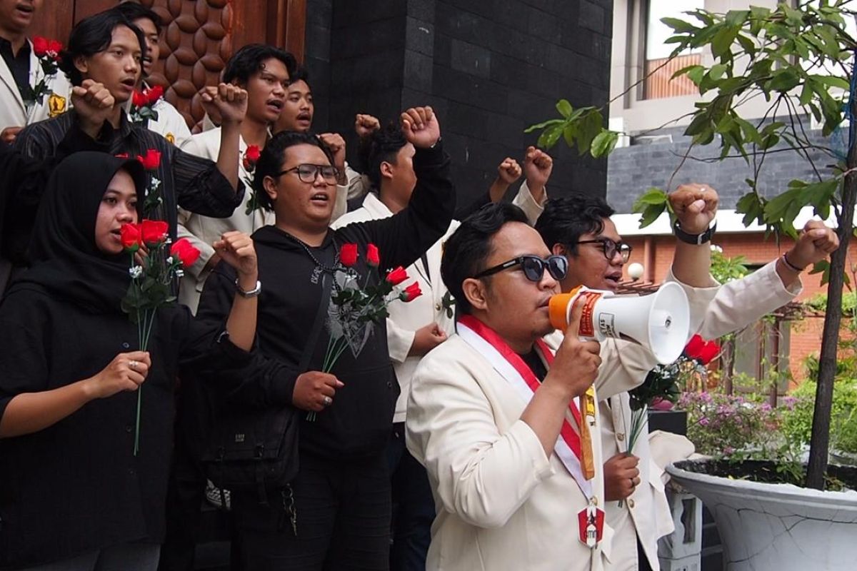 GMNI Raden Wijaya UWKS ajak masyarakat turut kawal demokrasi