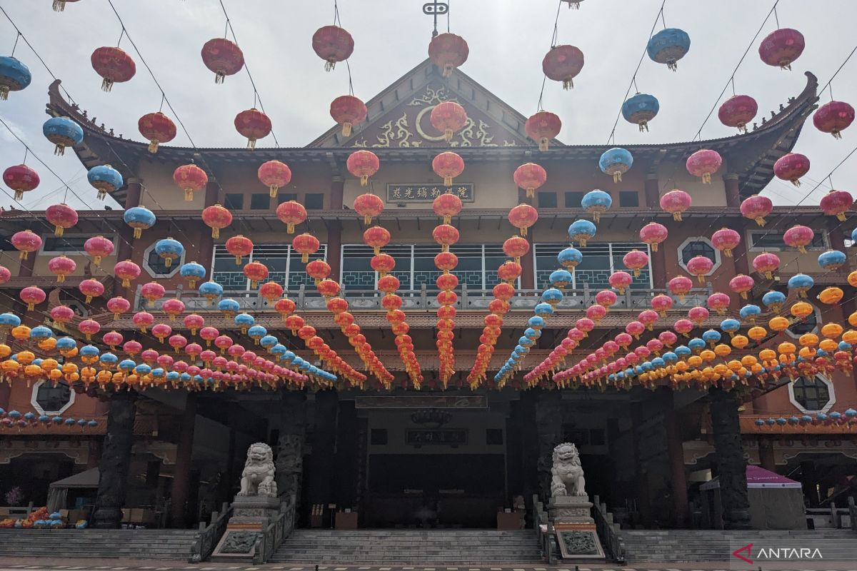 Maha Vihara Maitreya sambut Imlek 2575 Kongzili dengan  1.500 lampion