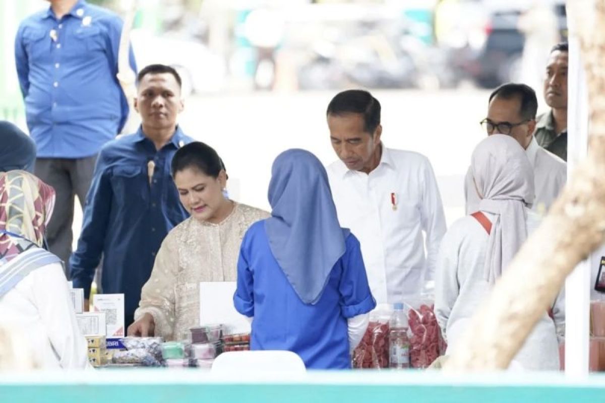 Jokowi silaturahmi dengan perempuan prasejahtera pelaku UMKM di Sumut