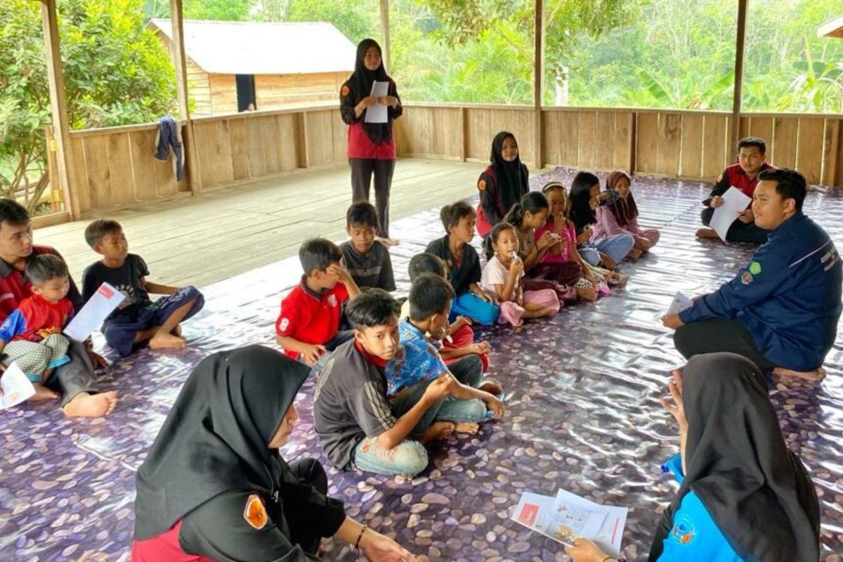 Mahasiswa Unja kenalkan nilai Pancasila pada Suku Anak Dalam di Jambi