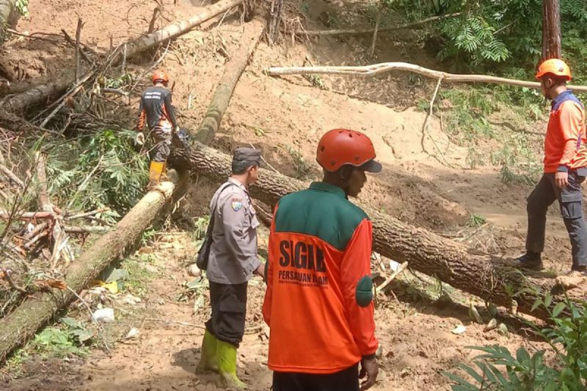 BPBD Cilacap tangani bencana longsor  di Desa Cijati