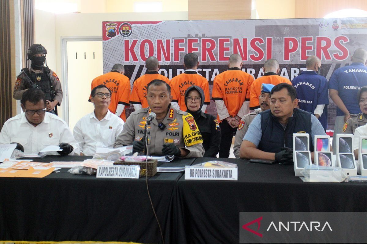 Polresta Surakarta ungkap  kasus pencurian gasak 56 unit handphone