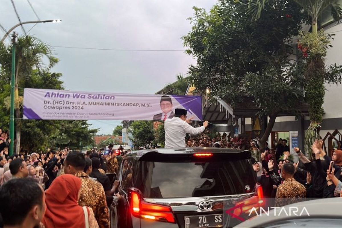 Kunjungi Aa Gym, Muhaimin Iskandar disambut histeris ribuan santriwati