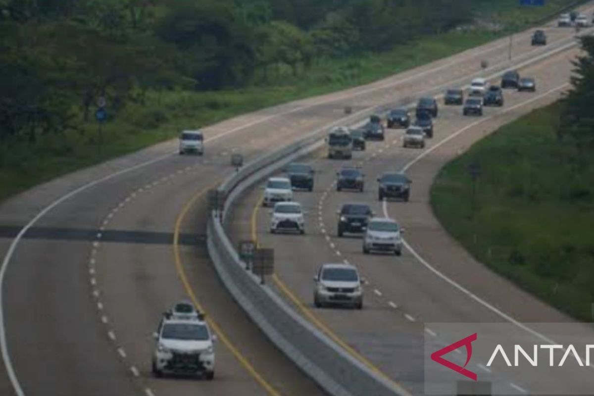 Ratusan kendaraan diprediksi melintasi Jalan Tol Cipali pada libur panjang