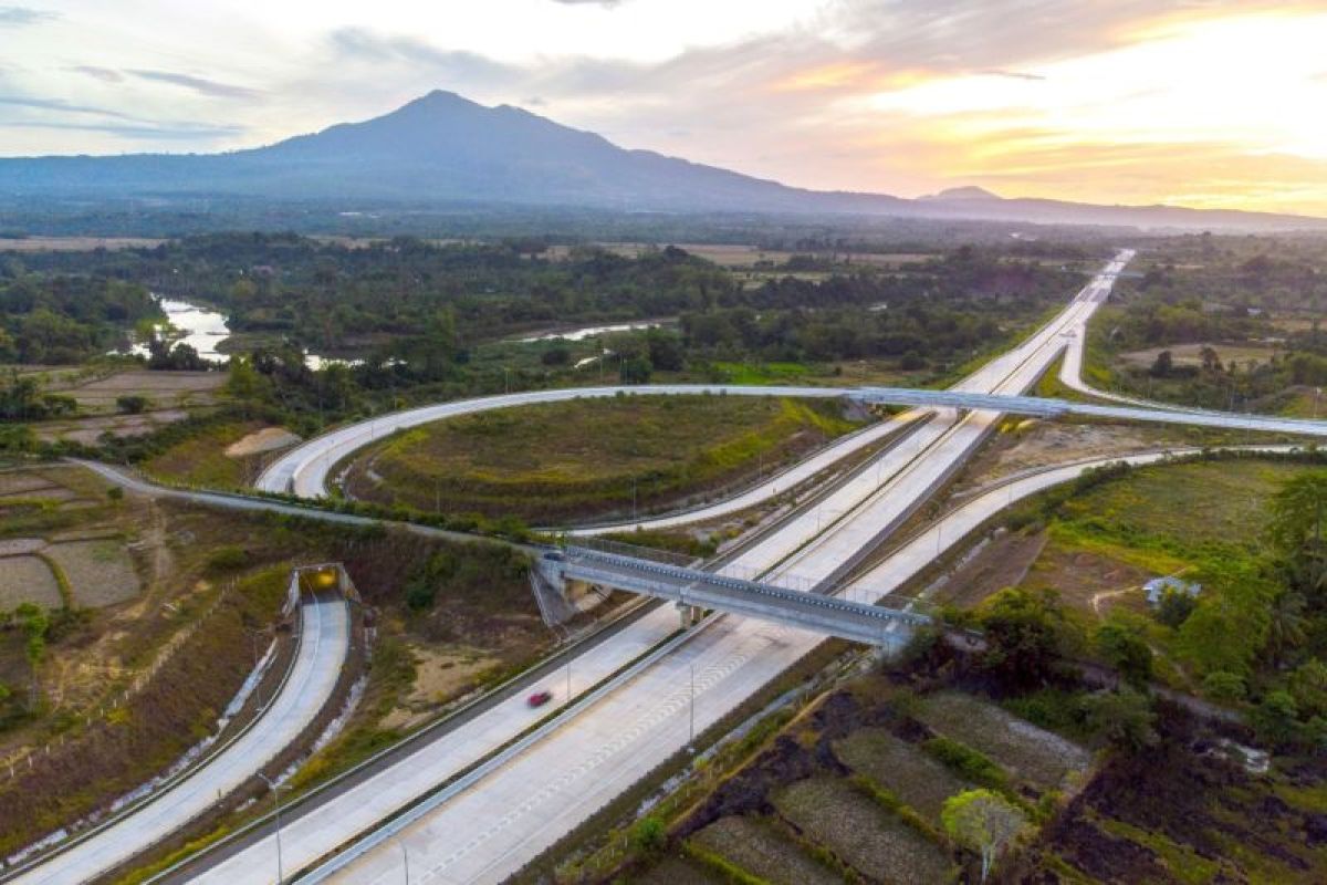 SIG pasok 236 ribu ton semen untuk pembangunan Tol Sibanceh