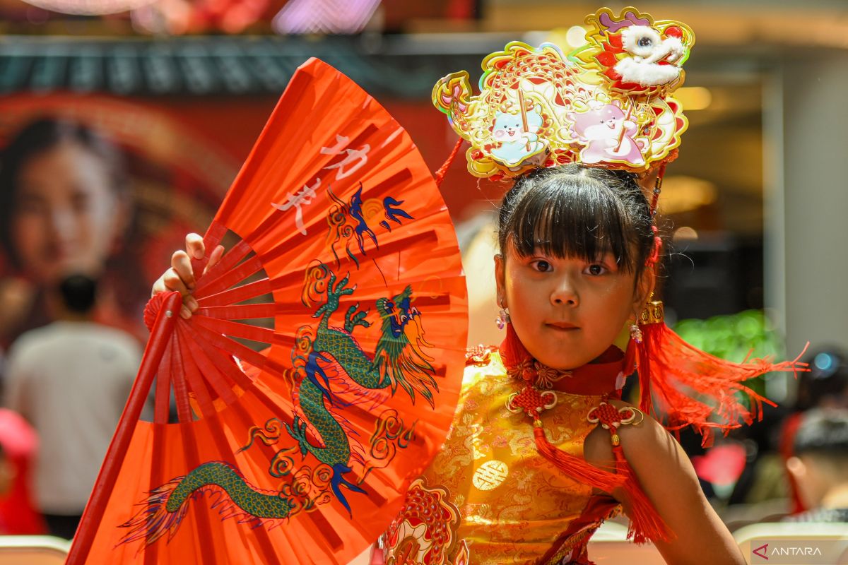 Inspirasi busana cheongsam modern sempurnakan penampilan Imlek