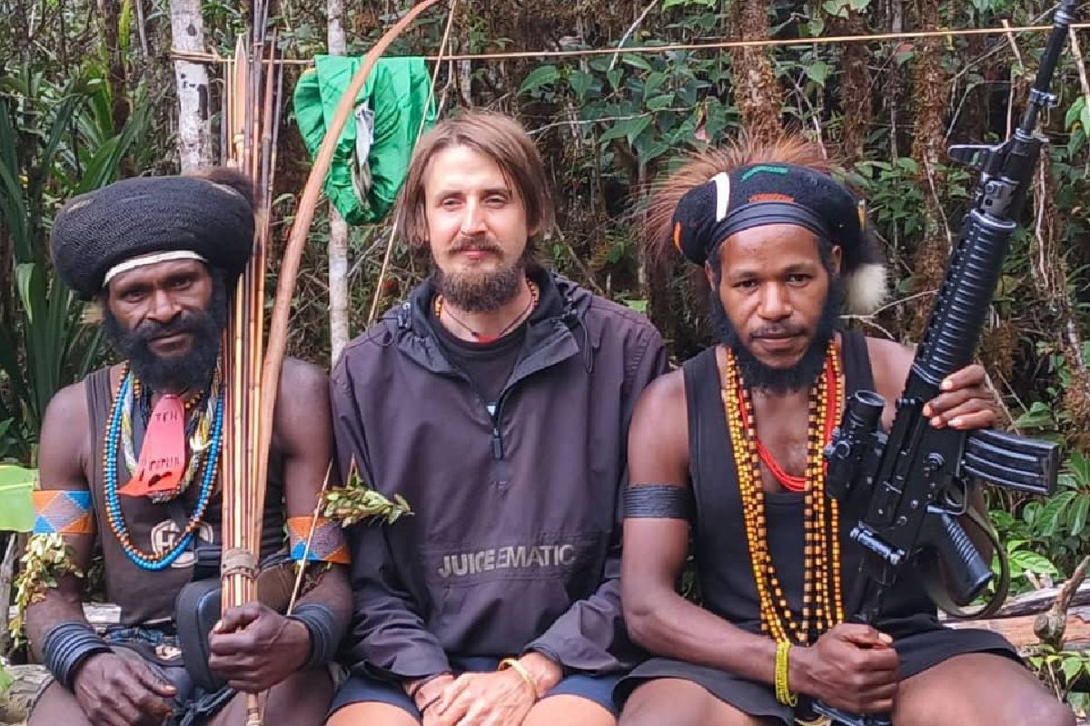 Sandera KKB di Papua minta bantuan obat dan buku