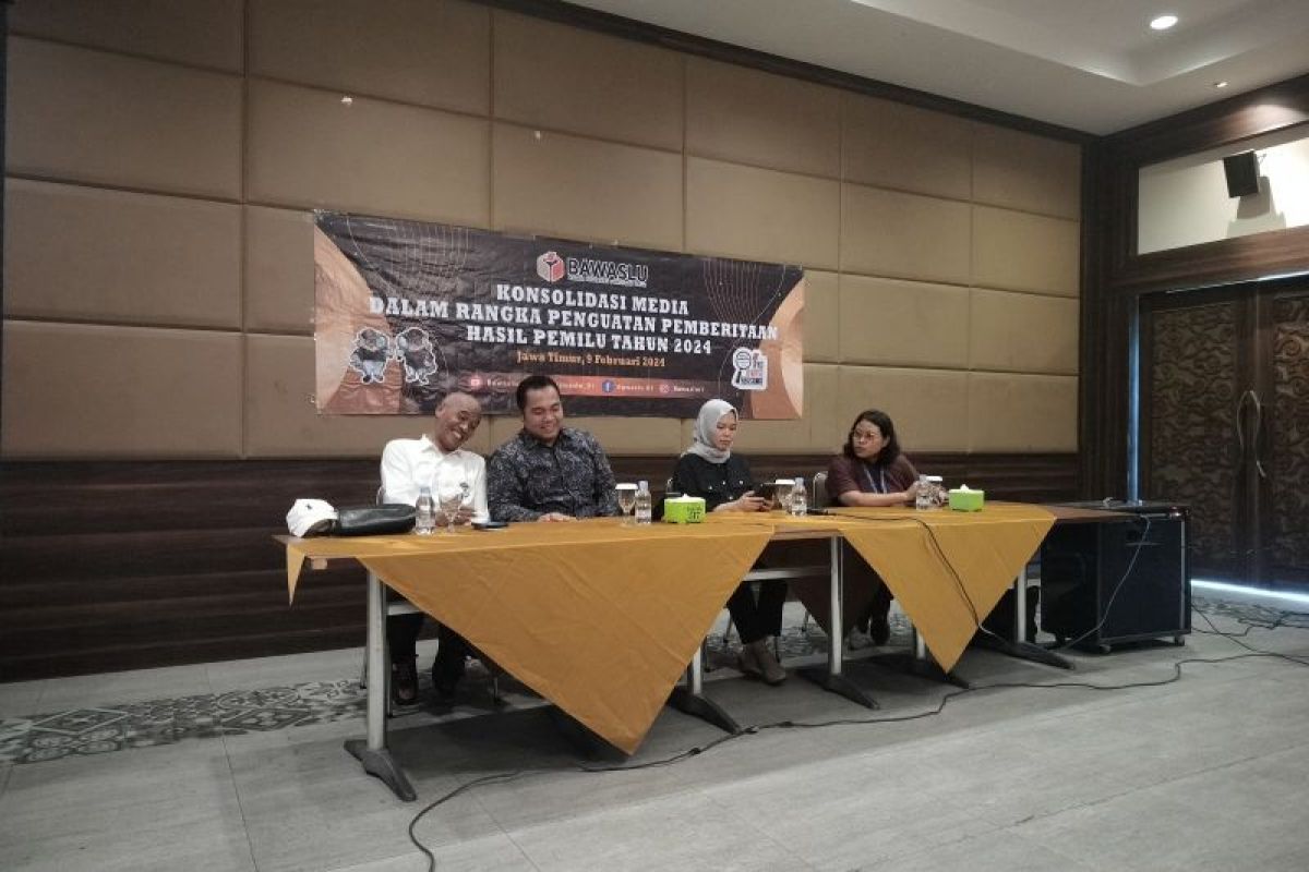 Bawaslu Jatim ingatkan peserta Pemilu 2024 tertibkan APK