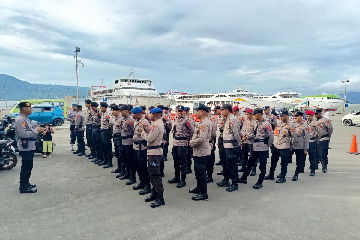 Polda Maluku berangkatkan 58  personel BKO ke Polres Seram Bagian Timur