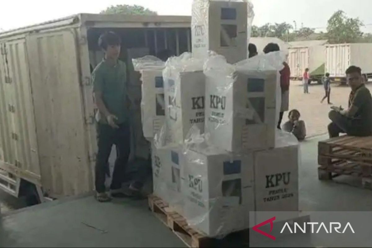 KPU Bekasi sia selesaikan distribusi logistik pemilu dalam tiga hari