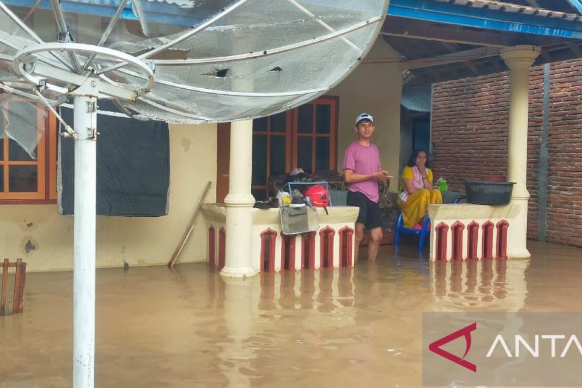 Banjir bandang dan longsor terjang Sumbawa, ribuan warga terkena dampak