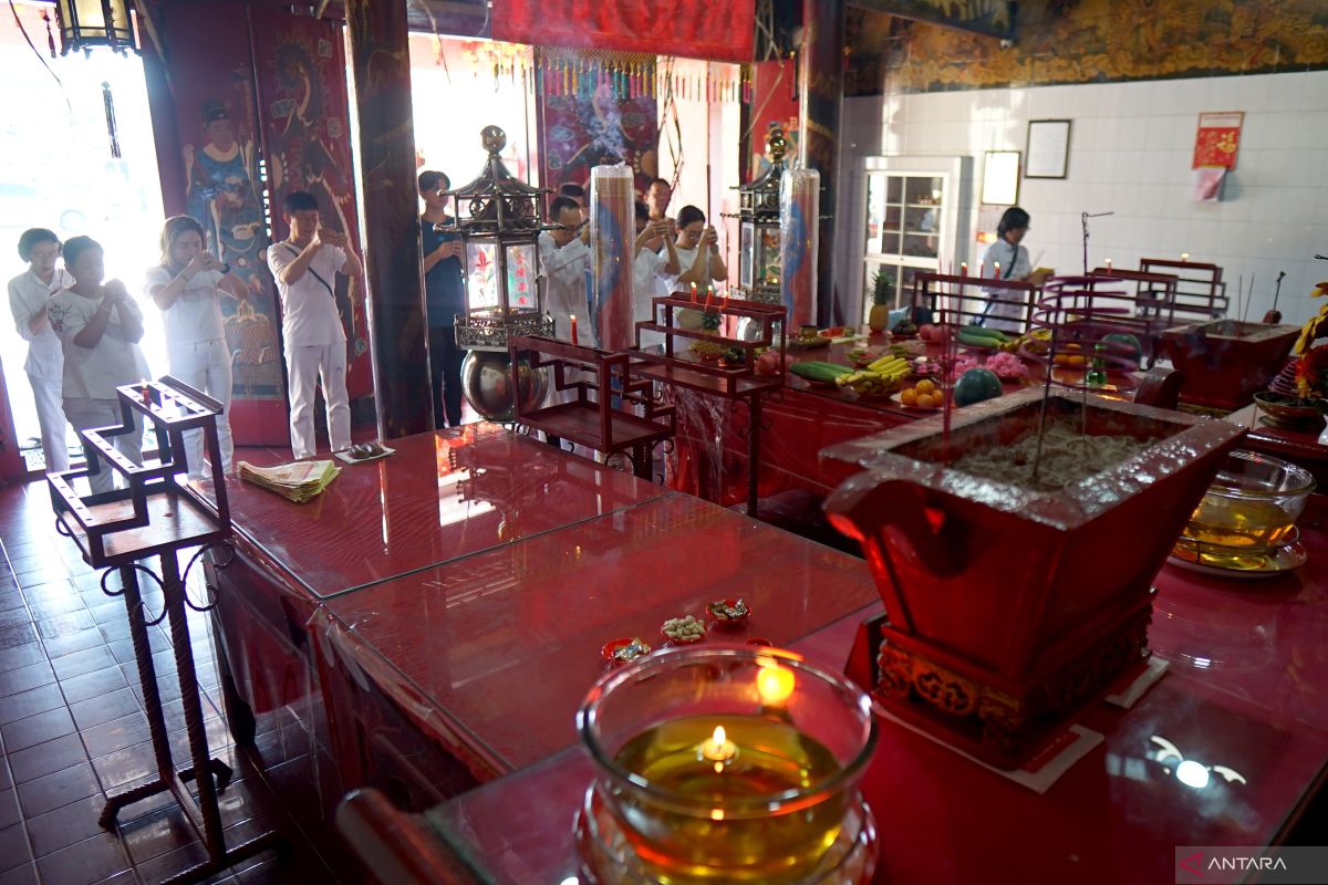Warga keturunan Tionghoa di Gorontalo doakan keselamatan negeri jelang Imlek