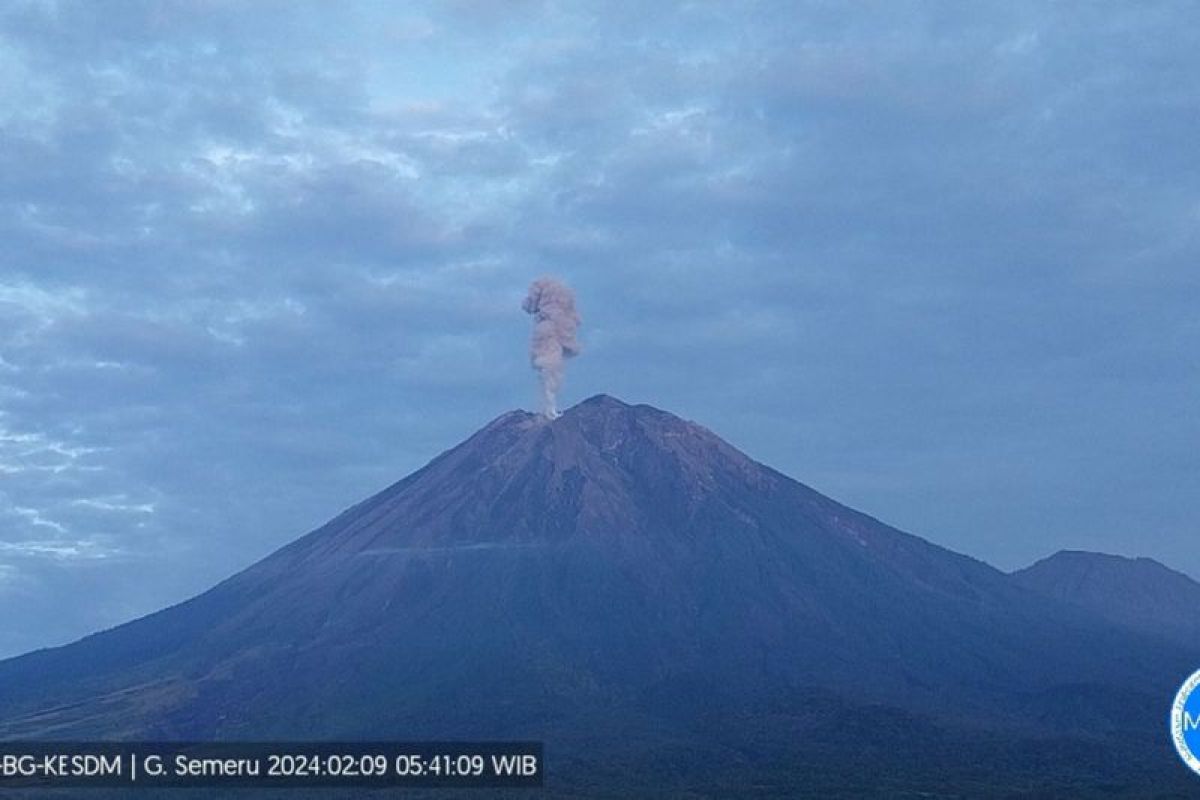 Semeru kembali erupsi dengan letusan setinggi 1 km