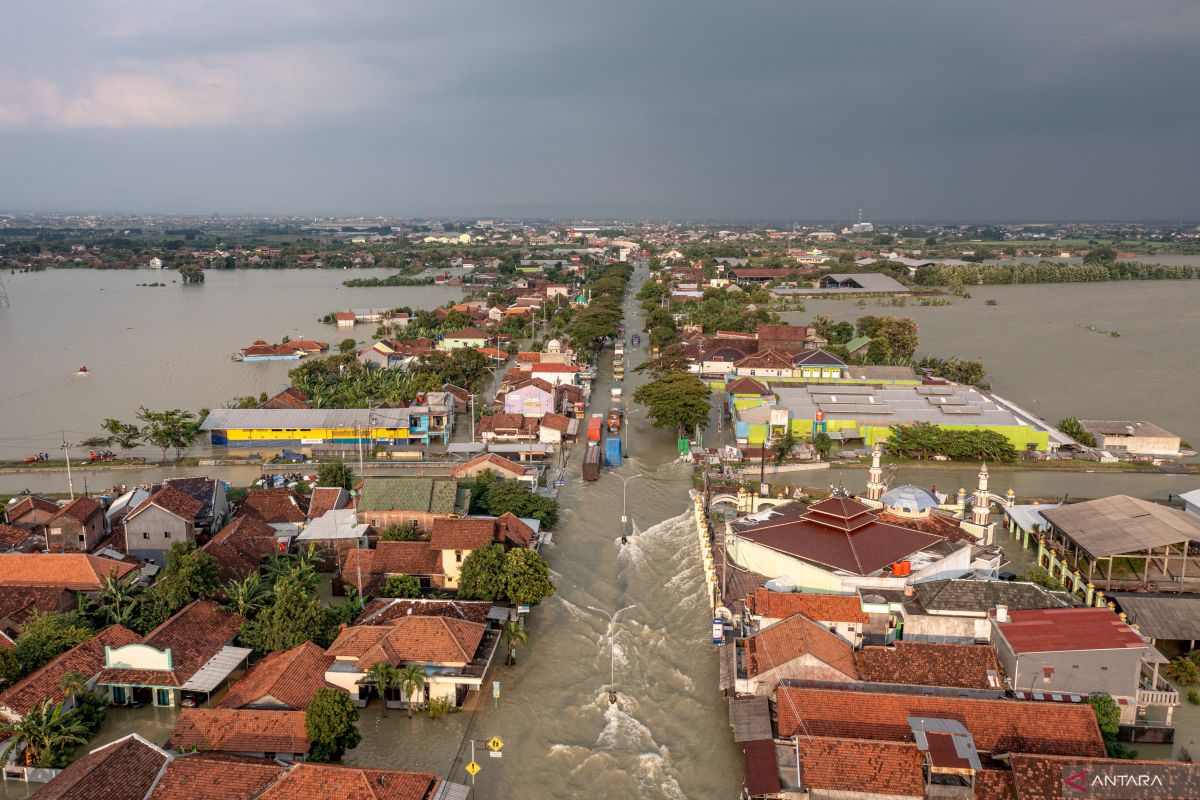 Pemprov Jateng siapkan jalur alternatif, hindari banjir Demak