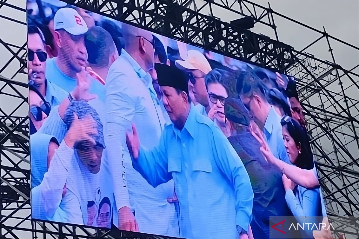 Prabowo imbau  pendukungnya pantau penghitungan suara sampai selesai