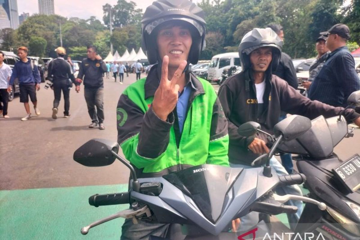 Menantu Jokowi hadiri kampanye Prabowo-Gibran naik ojek online