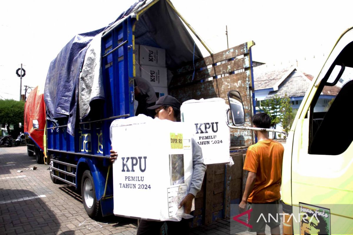 KPU Situbondo mulai distribusikan logistik pemilu ke kecamatan