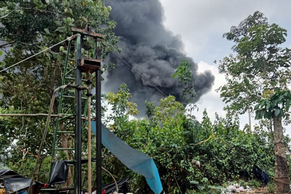 Polda Jambi turunkan tim selidiki kebakaran sumur minyak ilegal di Batanghari