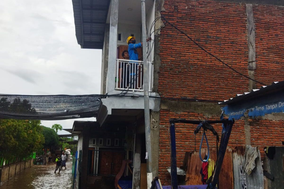 PLN bergerak pulihkan sistem kelistrikan Sumbawa akibat banjir bandang