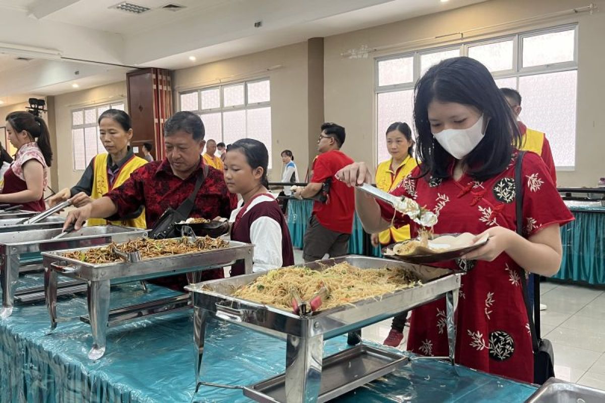 30 ribu porsi makanan vegetarian disediakan saat Imlek di Batam