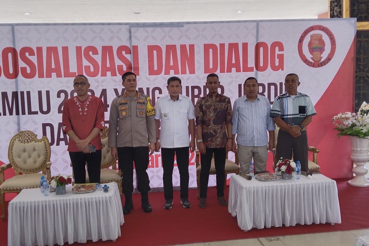 Majelis Latupati bersama Pemkot Ambon dan pihak terkait deklarasi Pemilu jujur dan berkebudayaan