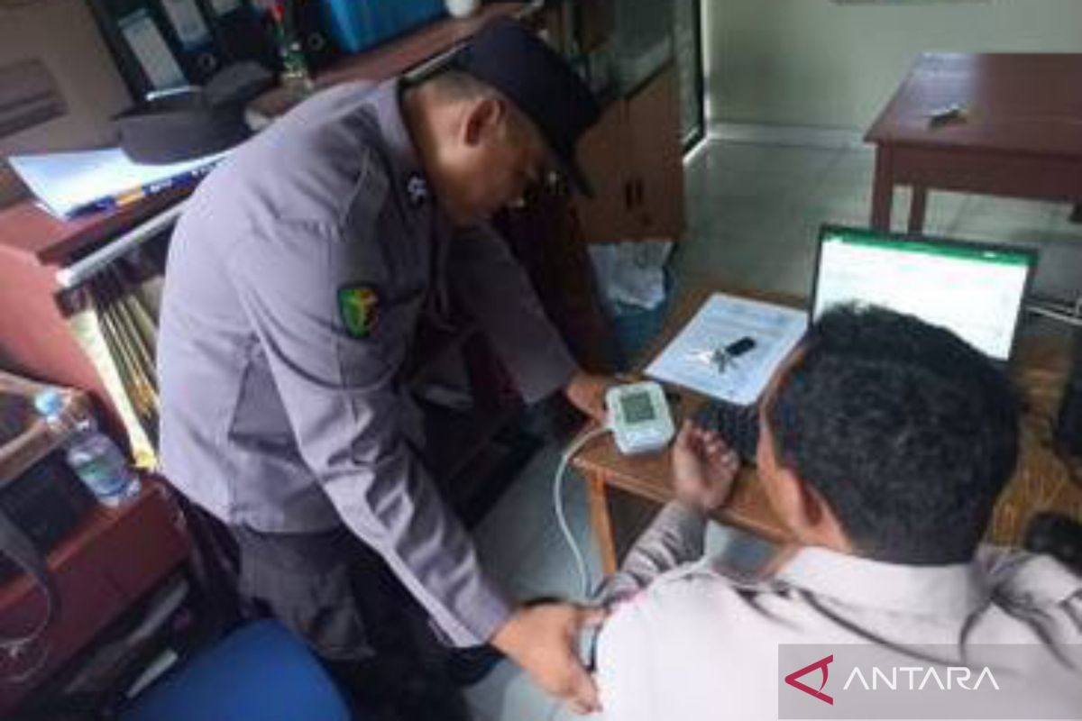 Polres Bangka Barat cek kesehatan seluruh personel pengamanan pemilu