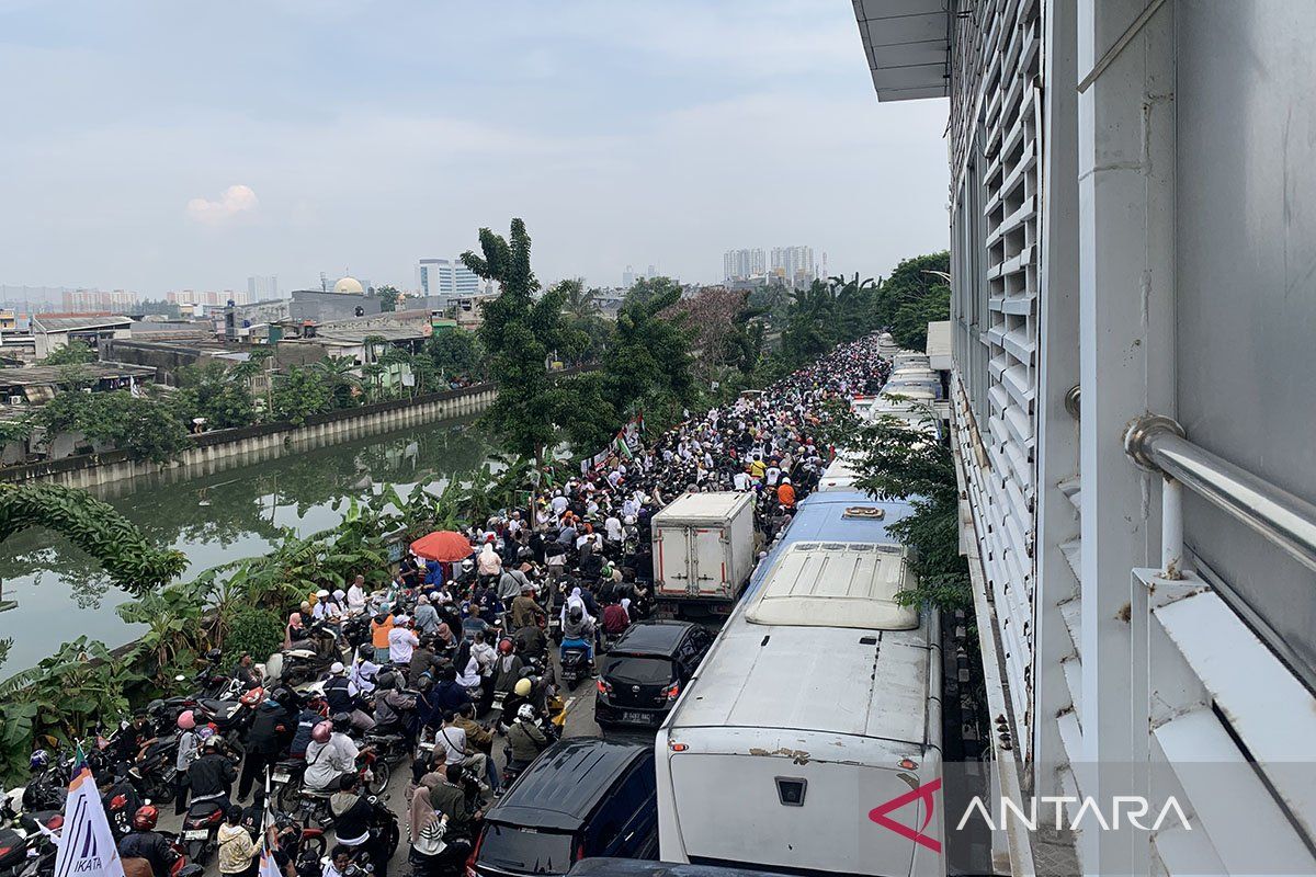 Ribuan kendaraan tertahan di Jalan Danau Sunter Barat saat kampanye AMIN