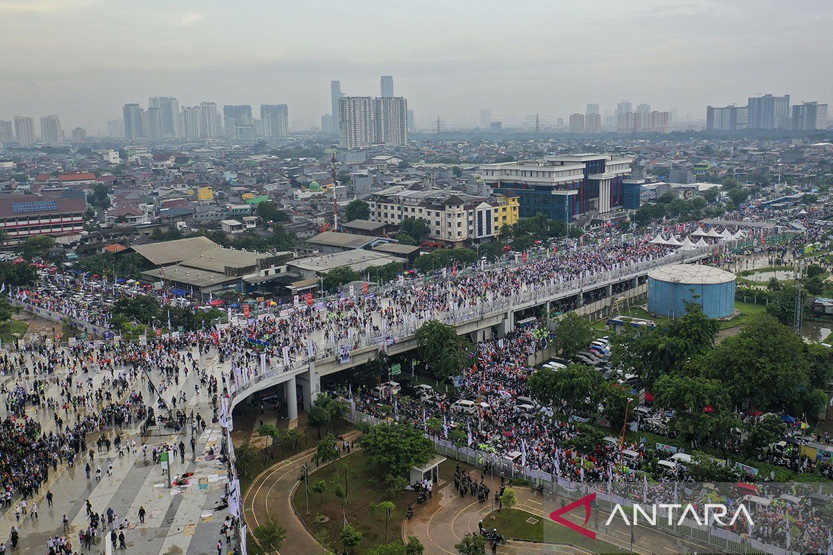 Ribuan massa pendukung AMIN mulai padati stadion JIS