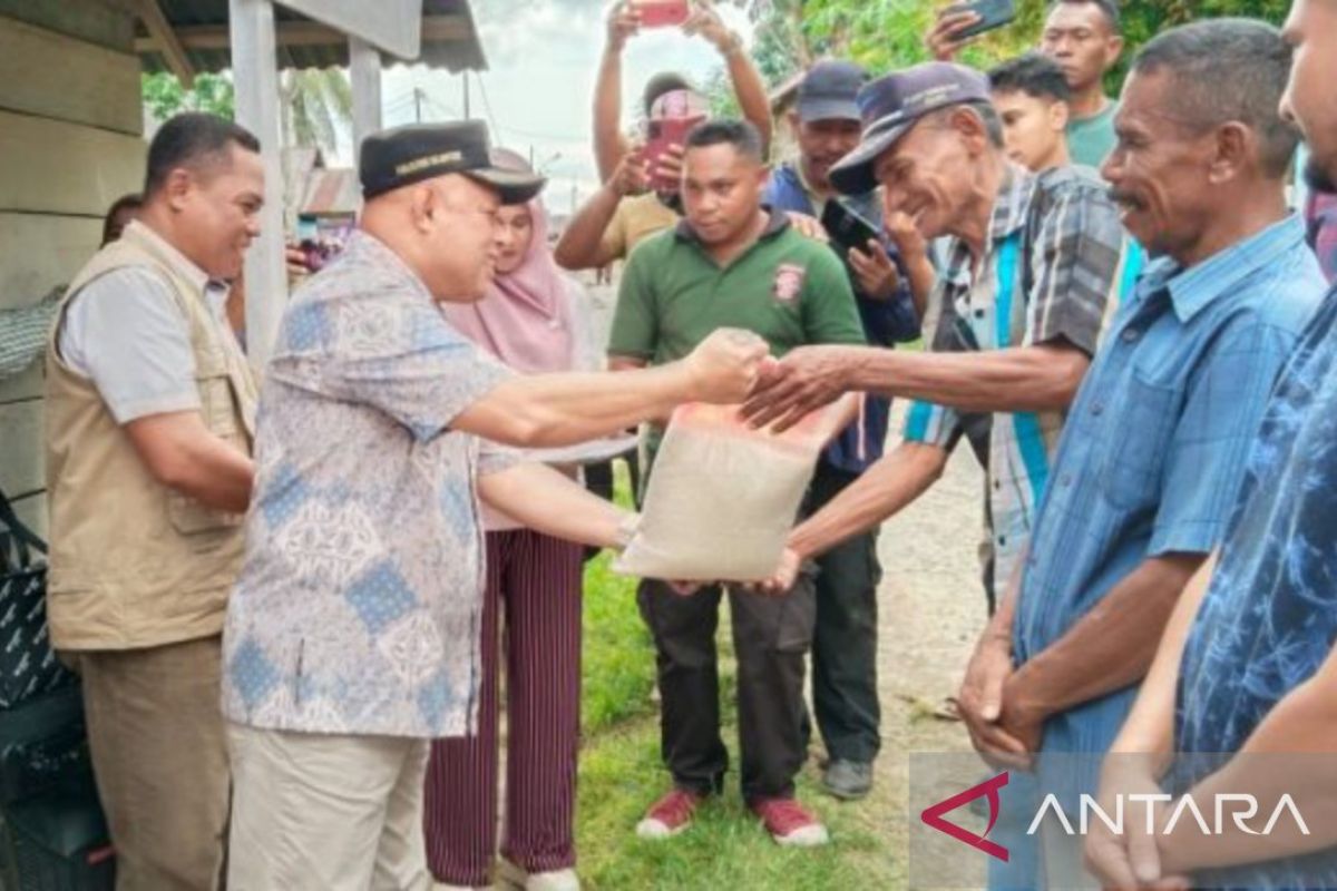 Pemkab Buru berikan bantuan tanggap darurat untuk penyintas kecelakaan laut