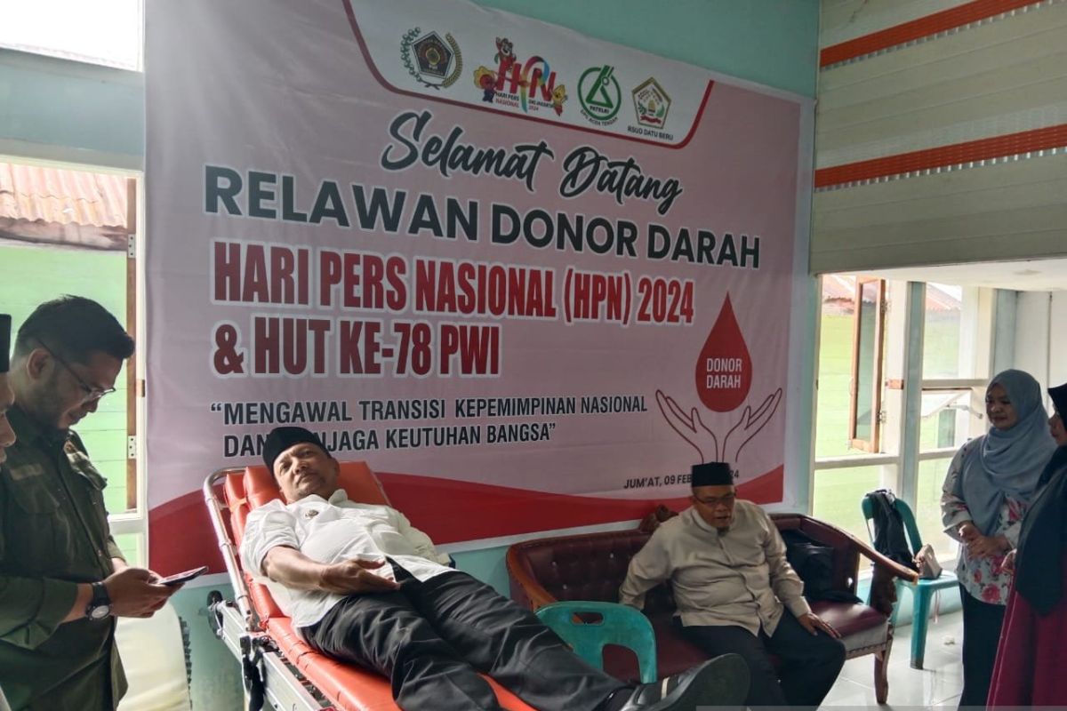 Pj Bupati Aceh Tengah ikut donor darah di Hari Pers Nasional