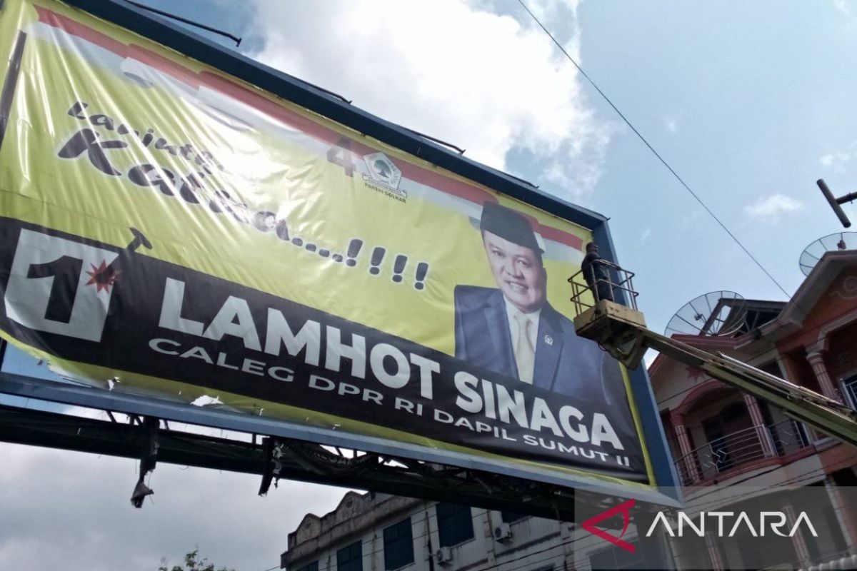 Alat Peraga Kampanye di Kota Padangsidimpuan dibersihkan