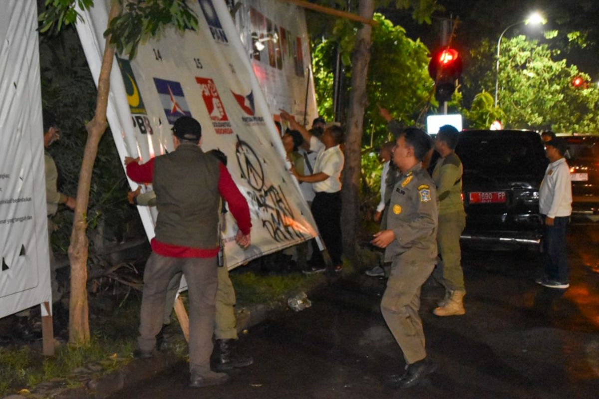 Masa tenang, Satpol PP Surabaya kerahkan 750 personel tertibkan APK