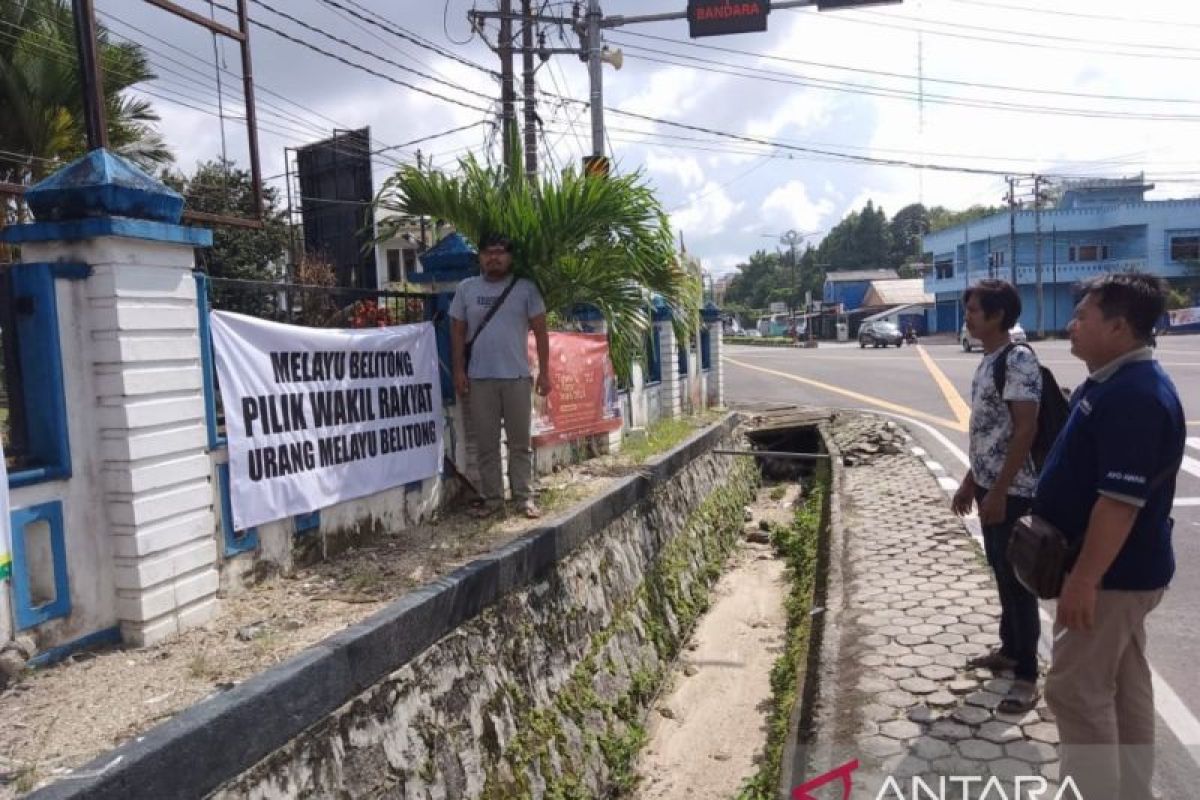 Bawaslu Belitung turunkan spanduk bermuatan SARA di masa tenang