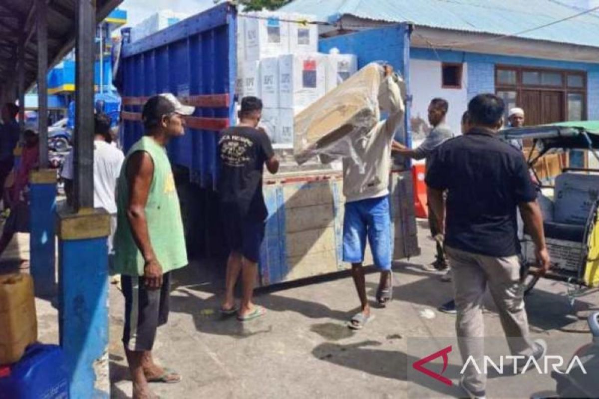 KPU Buru mulai distribusi logistik pemilu ke empat kecamatan