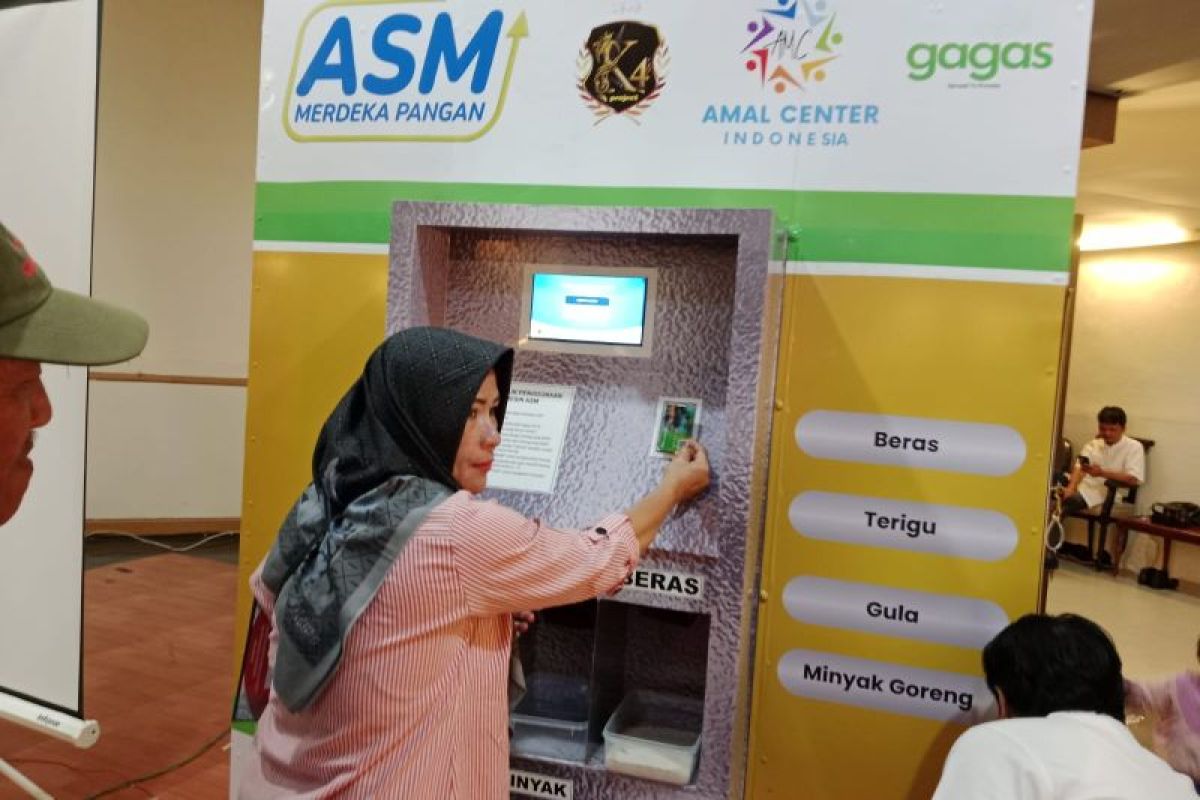 Amal Center Indonesia hadirkan ATM sembako murah di Sultra