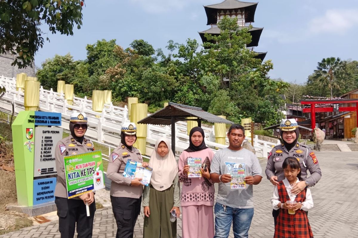 Ditlantas Polda Riau sampaikan  pesan pemilu damai di tempat wisata